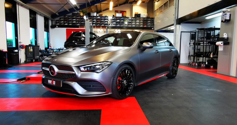 Mercedes.wrappen.CLA-3M.Satin.Dark.Grey-Zwarte.Hoogglans.striping-3
