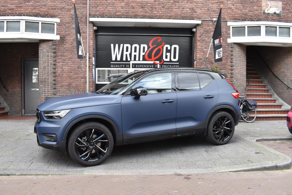 Volvo XC40 Matte Navy Blue