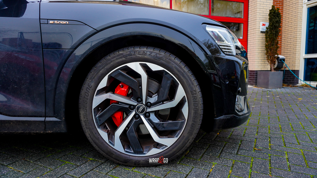 antwoord Tanzania kas Audi E-Tron remklauwen rood spuiten | 3M Gecertificeerd Car Wrapper |  WrapAndGo | De Lier