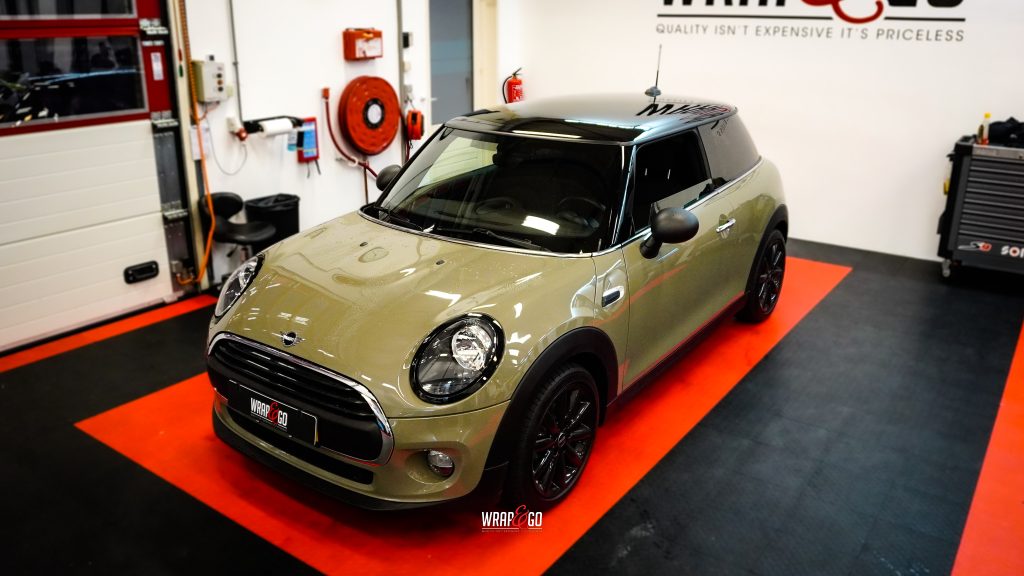 Mini.Cooper.Roof.wrapped.in.3M.Gloss.Black8