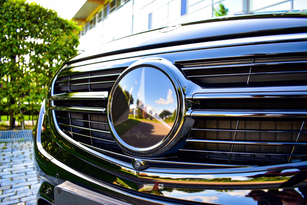 grille chrome delete en logo tint