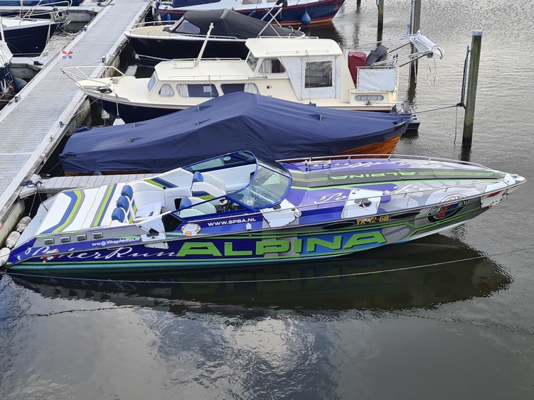 boat-wrap-alpina-design-speedboat-wrap-and-go11