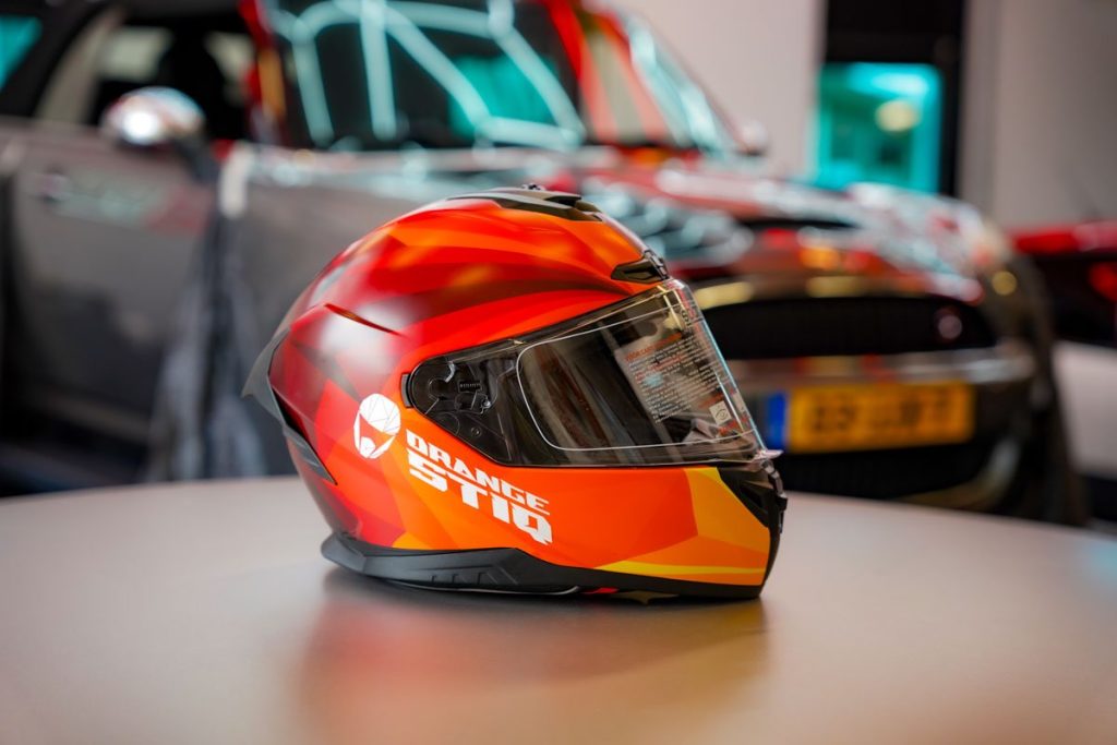 Gewrapte motorhelm